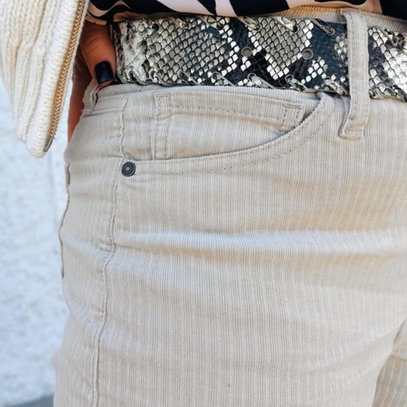 Cabi Asher Wide Leg Cord - Picture 6 of 6